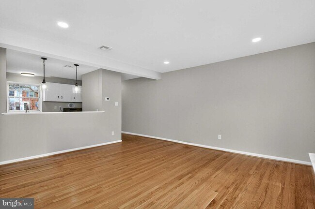 Building Photo - 8 Kennedy St