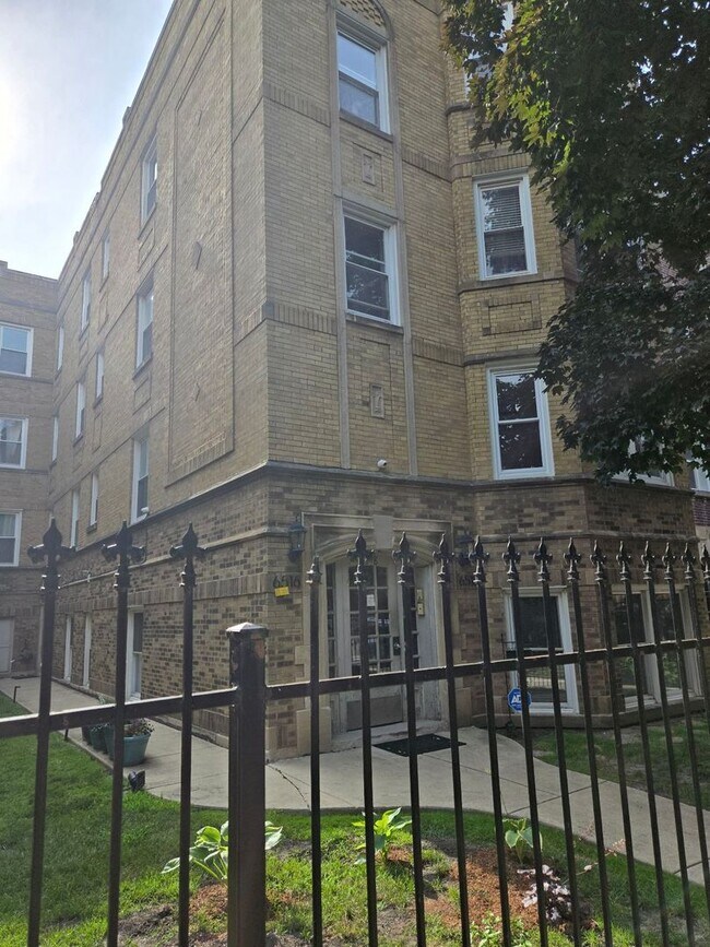 Building Photo - 6518 N Mozart St