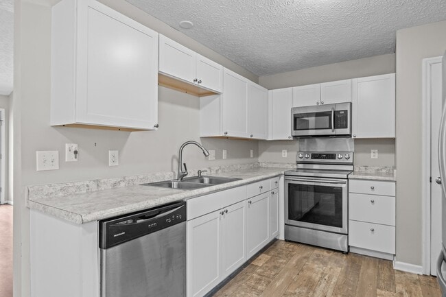 Building Photo - 300 Foxhall Rd