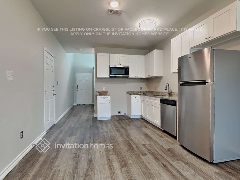 Building Photo - 1944 Melrose St