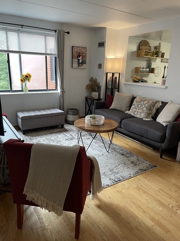 Building Photo - 1933 Commonwealth Ave