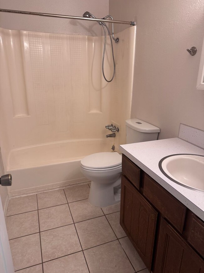 Building Photo - Gig Harbor 2 bed 1 Bath home available June 1