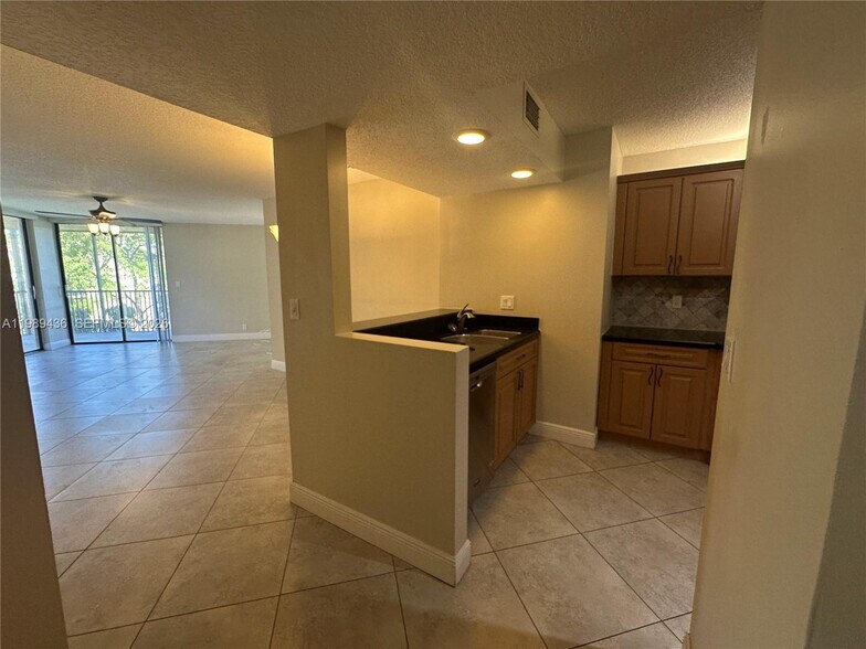 Building Photo - 10401 W Broward Blvd