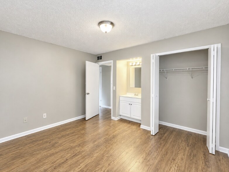 Building Photo - 5324 Westchase Ct