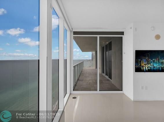 Building Photo - 16699 Collins Ave