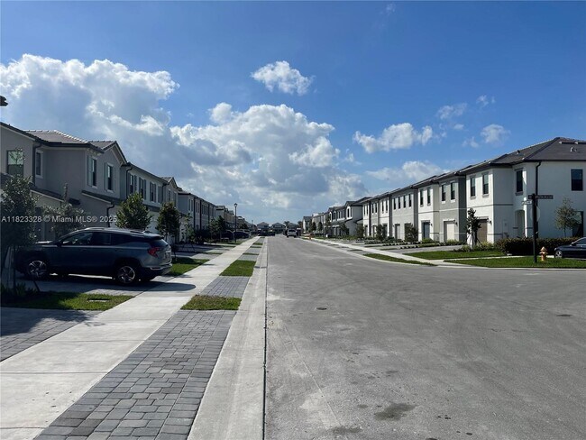 Building Photo - 2112 Appleton Cir S