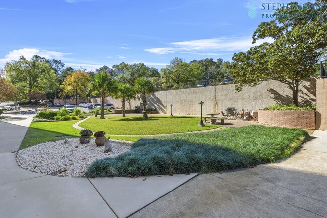 Building Photo - 1825 St Julian Pl