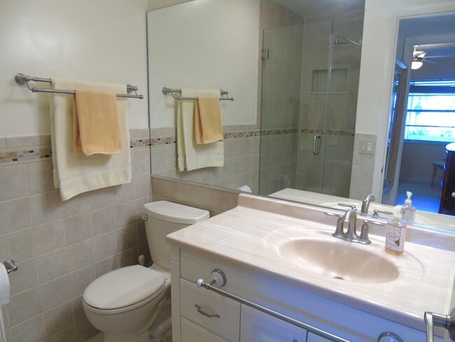 Building Photo - 219 Normandy Ln