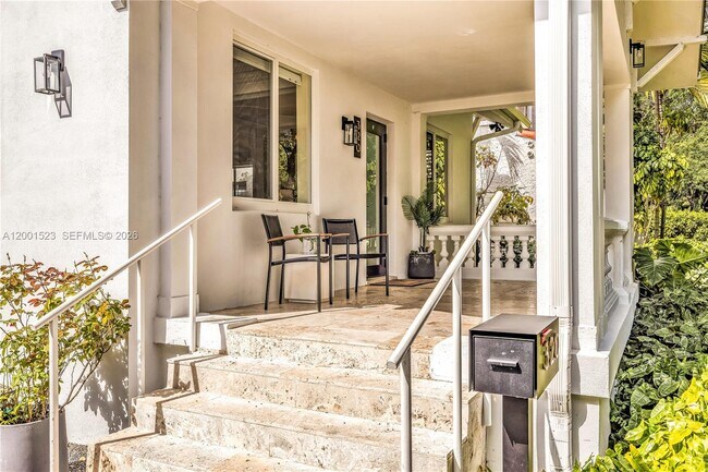 Building Photo - 320 NE 88th St