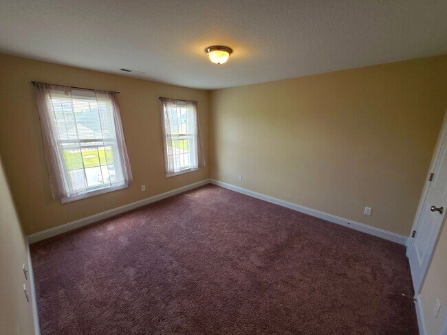 Building Photo - 4 BD in Stateside