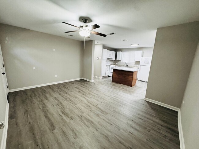 Building Photo - 7440 Bomer Dr