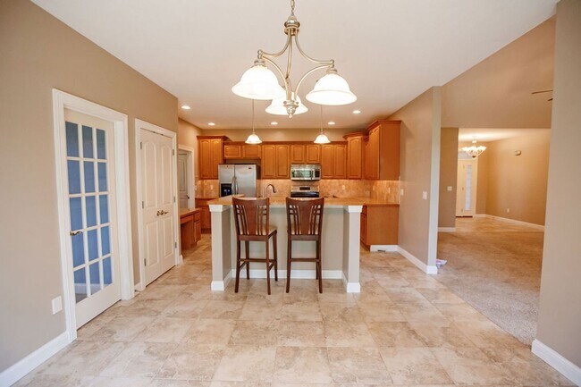 Building Photo - 3 Bed (with 4th bed potential downstairs),...