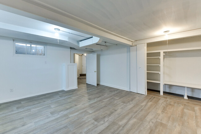 Building Photo - 830 S 50th St