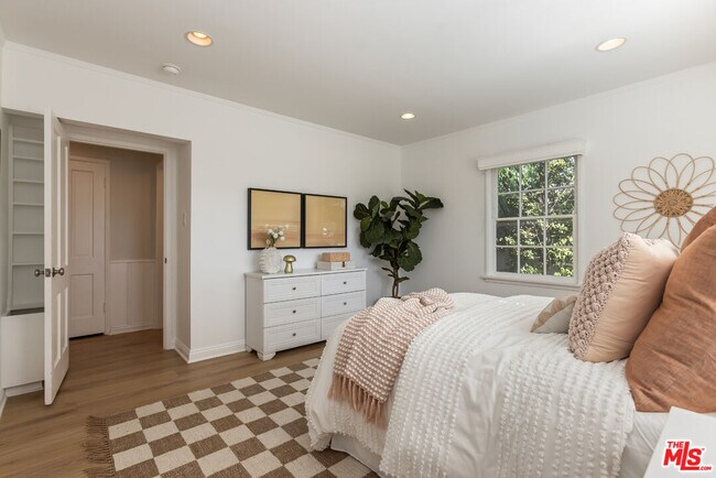 Building Photo - 3544 Gardenia Ave