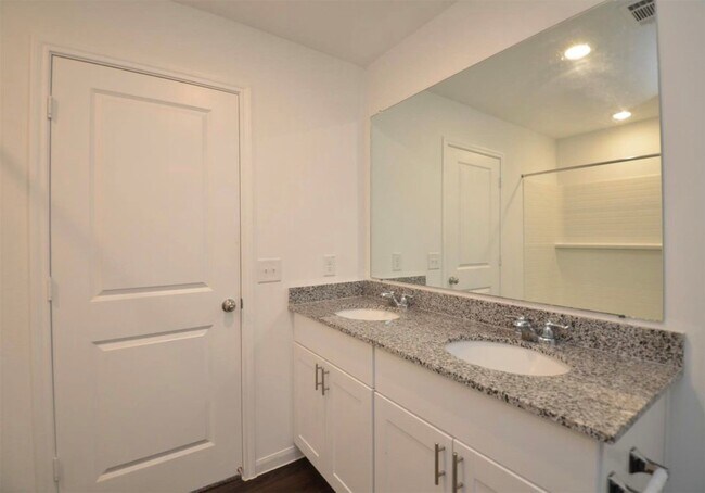 Building Photo - 16439 Big Hickory Dr