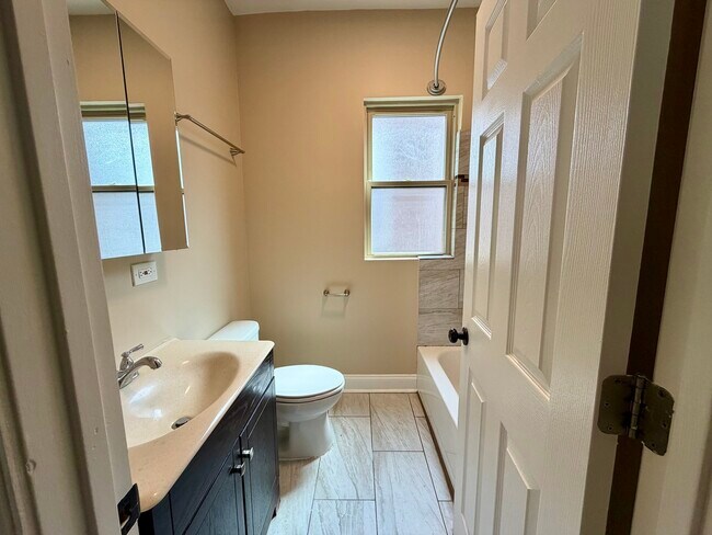 Building Photo - 7208 S Cornell Ave