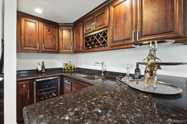 Building Photo - 116 Oakcrest Ct