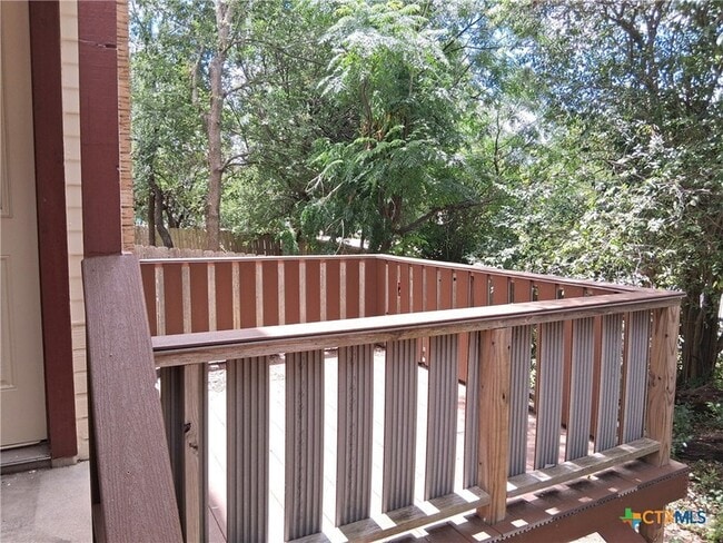 Building Photo - 130 Wind Ridge Dr