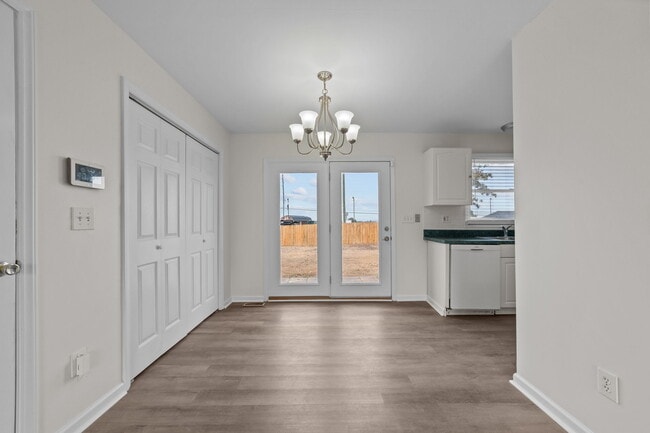 Building Photo - 340 Circle Dr