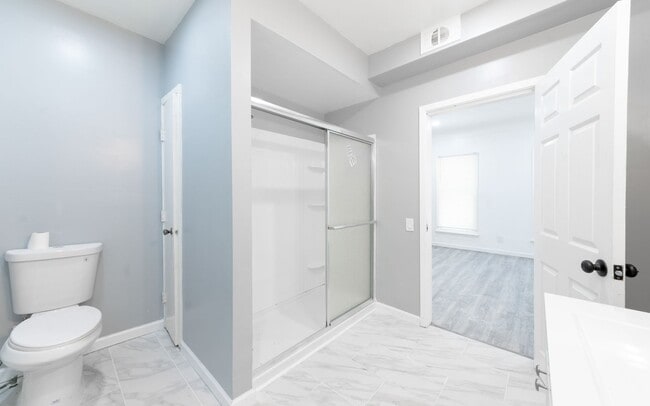 Building Photo - Charming 2-Bedroom Property in Prime Location