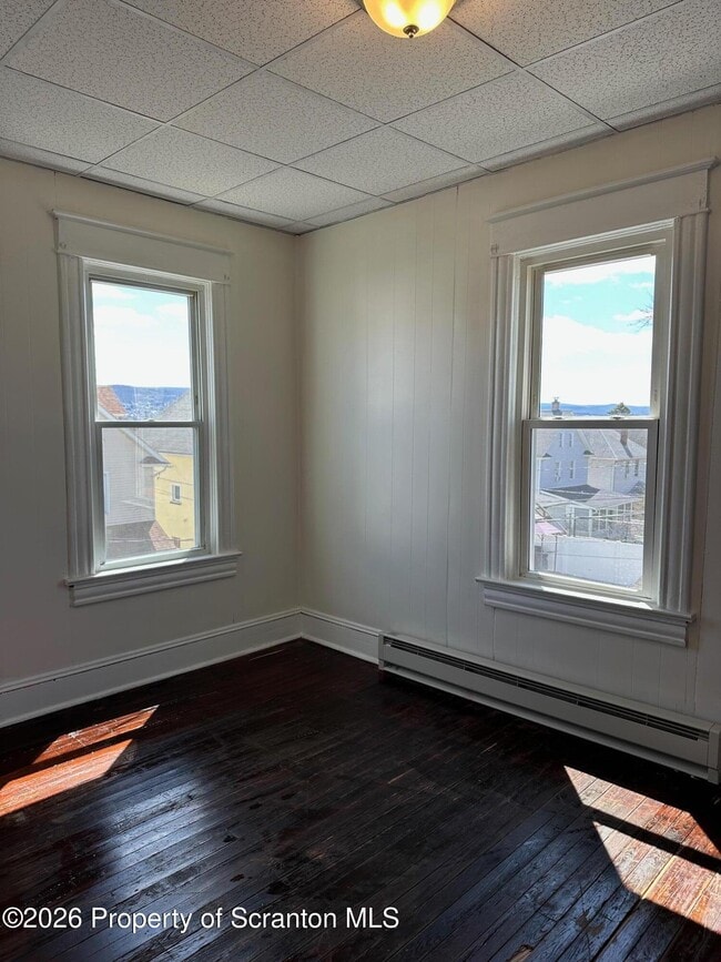 Building Photo - 1317 Schlager St