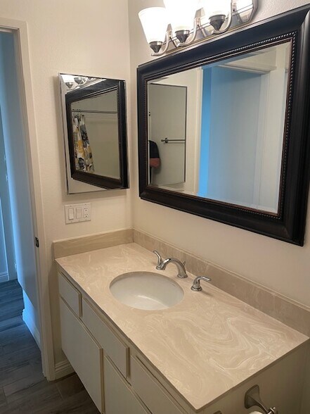 Building Photo - 8856 Sutter Cir