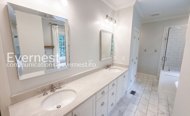 Building Photo - 4 Bed, 3.5 Bath Home with Garage / Pet-Friendly / Available Now!