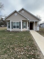 Building Photo - 2031 Blaine Ave