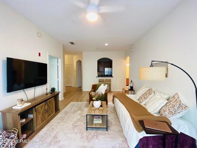 Building Photo - 10550 Baymeadows Rd