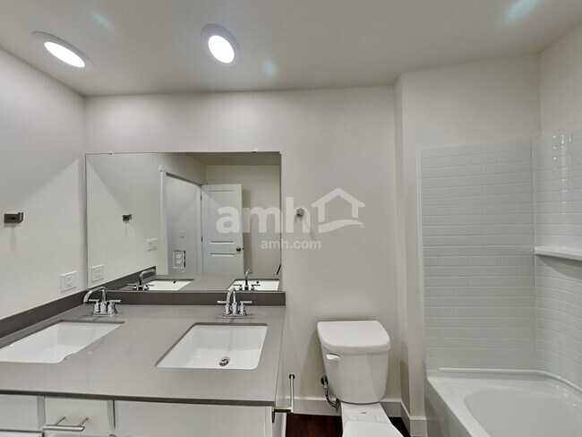 Building Photo - 9428 W Shumard St