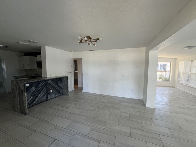 Building Photo - Beach Bungalow