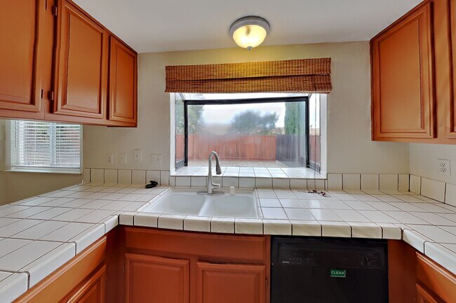 Building Photo - 1091 Discovery Way