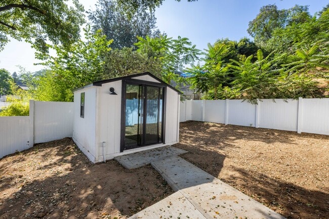 Building Photo - 1942 Chickasaw Ave