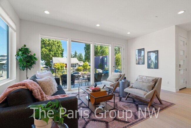 Building Photo - Stunning 2024 Built Downtown Kirkland Luxe Home for Rent! 3br/3.5ba/2410sf