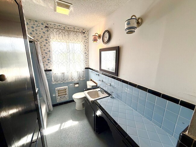 Building Photo - **APPLICATION RECEIVED** *MOVE IN SPECIAL* Gated Home With Hill Country Living Just Minutes From ...