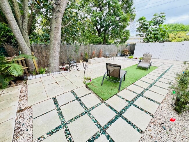 Building Photo - 441 NW 7th Terrace