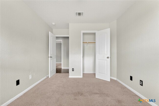 Building Photo - 102 W Libra Dr