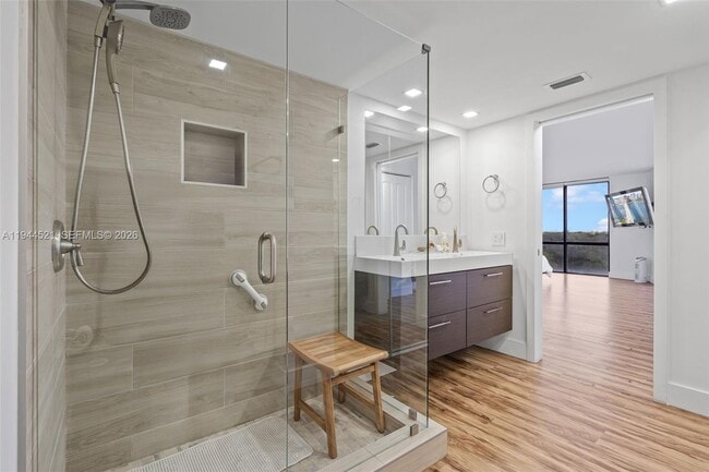 Building Photo - 13953 Kendale Lakes Cir