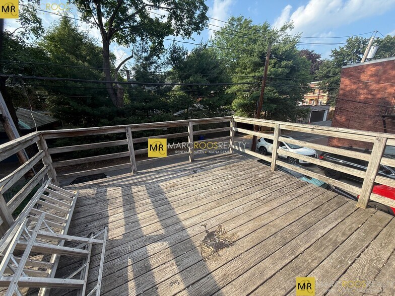 Building Photo - 1726 Beacon St
