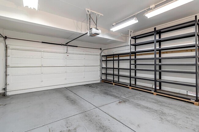 Building Photo - 302 Tadley Ct