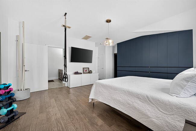 Building Photo - 10021 Hillside Bayou Dr