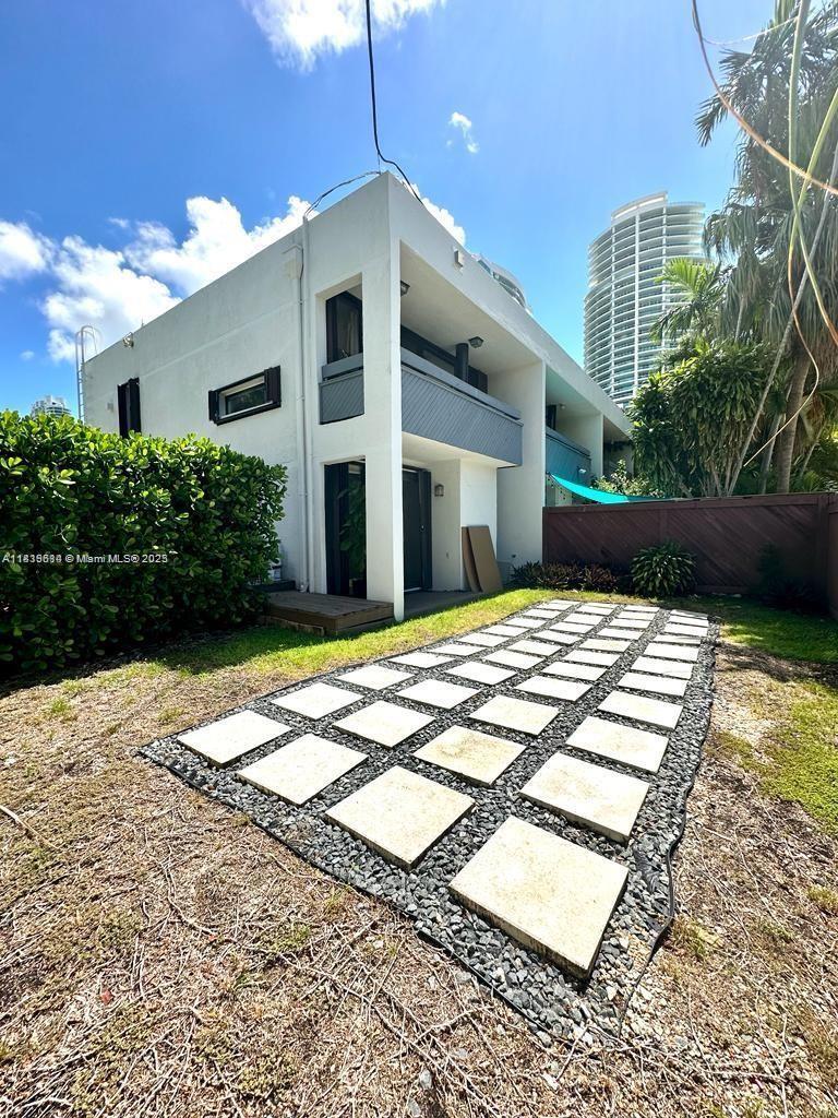 Building Photo - 2180 Brickell Ave