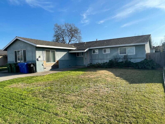 Building Photo - 8724 Halverson Dr