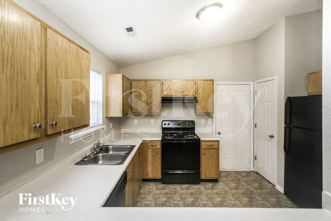 Building Photo - 5248 Bluff View Dr