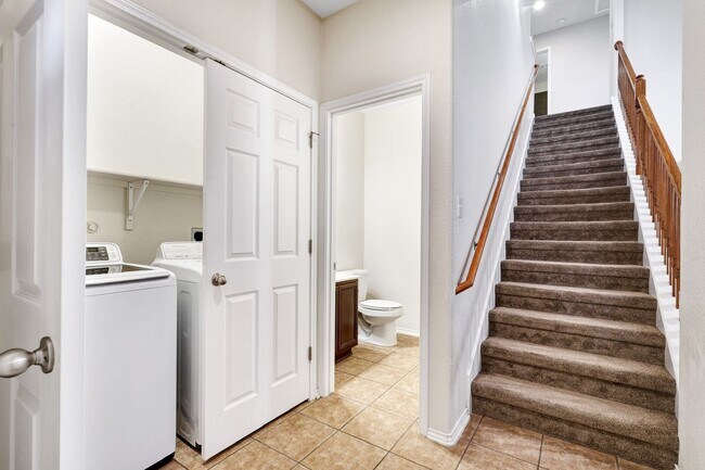 Building Photo - 10410 Weser Ln