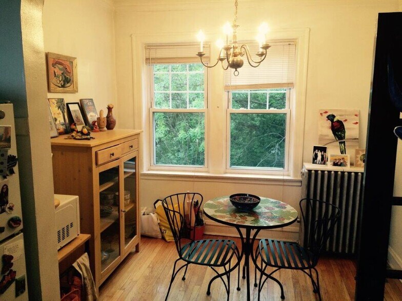 Building Photo - 2520 N Sawyer Ave