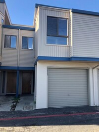 Building Photo - 2Br/2Ba - 1 Car Garage Townhouse in the He...