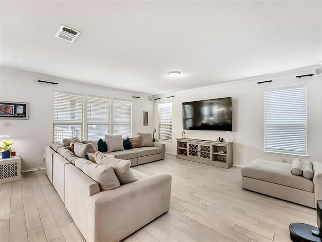 Building Photo - 159 Kennicott Dr