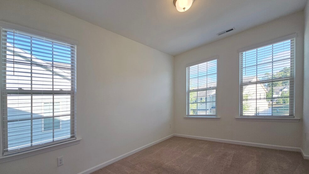 Building Photo - 90 W Grove Point Dr