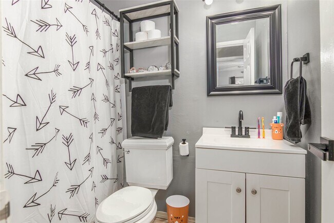 Building Photo - 3601 Clover Ln